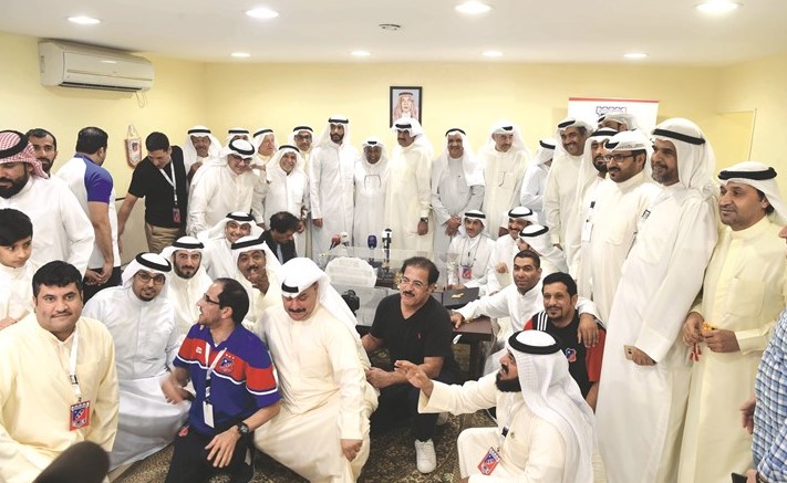 الحضور خلال تكريم عبدالعزيز المرزوق	(محمد هاشم)﻿