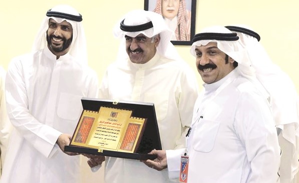 خالد الغانم مكرما عبدالعزيز المرزوق ﻿