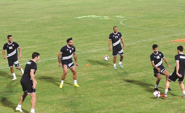 لاعبو الأزرق خلال أحد التدريبات                 (محمد هنداوي)