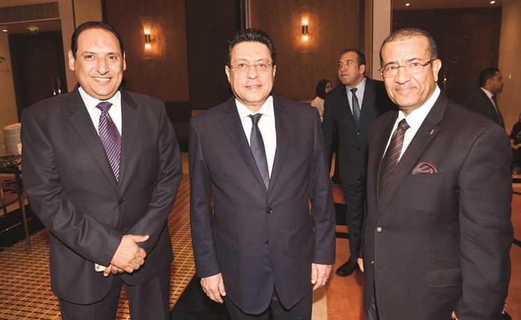 السفير المصري طارق القوني ومستشار الإدارة العامة الزميل حسام فتحي والزميل أسامة أبو السعود﻿