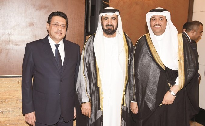 السفير الإماراتي رحمة الزعابي مهنئا السفير المصري ﻿