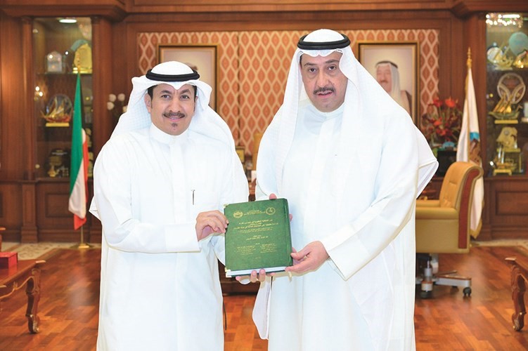 الشيخ فيصل الحمود مستقبلا د.عبدالعزيز هلال الرومي ﻿