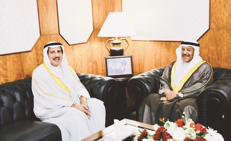 رئيس مجلس الشورى البحريني علي بن صالح الصالح مستقبلا﻿﻿سفيرنا لدى المنامة الشيخ عزام الصباح﻿