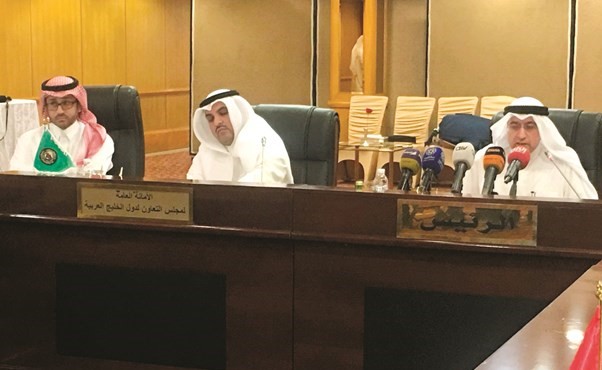 م.محمد بوشهري خلال الاجتماع ﻿