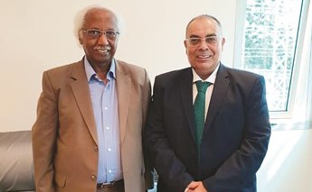 فيصل مقصيد خلال اجتماعه مع فتحي الإدريسي﻿