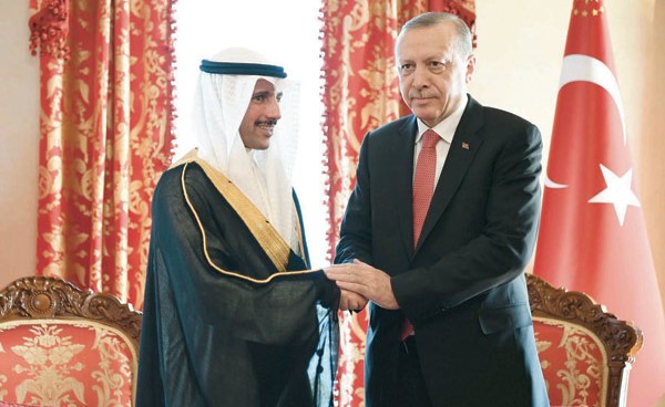 الرئيس التركي رجب طيب اردوغان خلال استقباله رئيس مجلس الأمة مرزوق الغانم