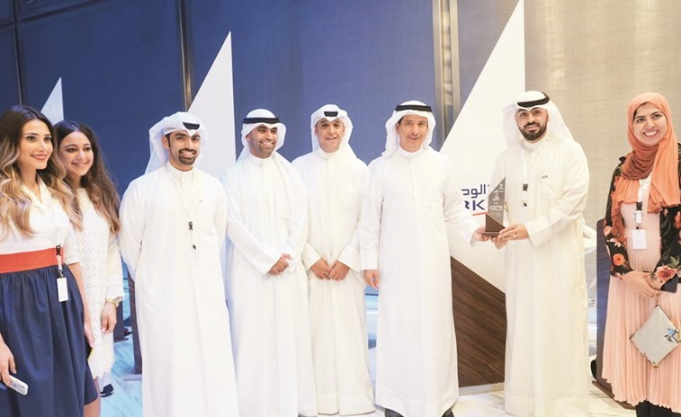 المستشار في الديوان الأميري ورئيس اللجنة الإشرافية العليا للمشروع د.يوسف الإبراهيم مكرما بنك الكويت الوطني﻿