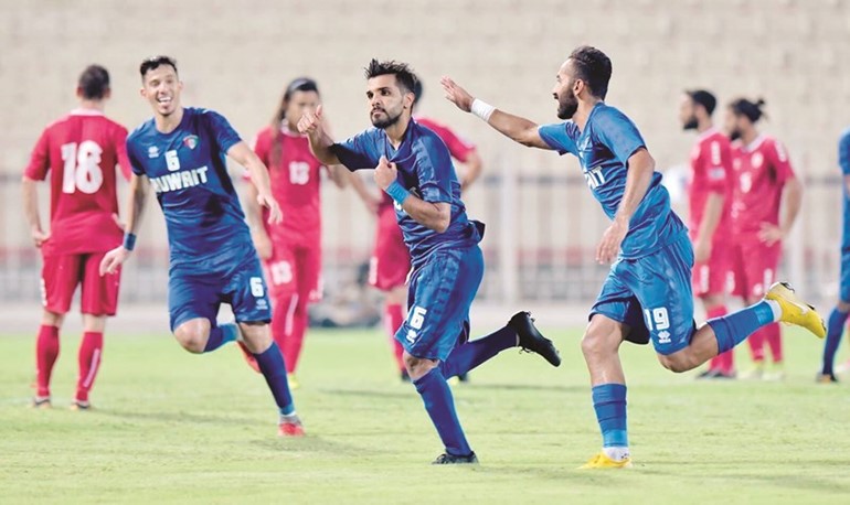 فيصل زايد يحتفل بتسجيل هدف الفوز للأزرق﻿