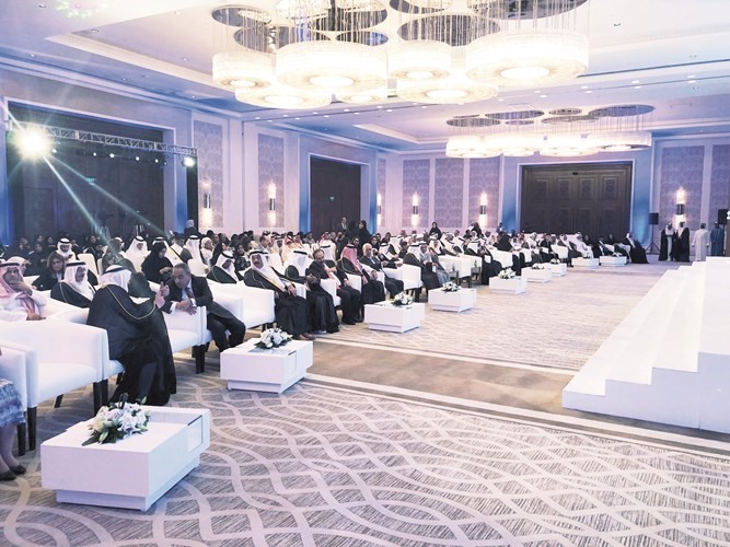 جانب من حفل تكريم الفائزين بجائزة سمو الشيخ خليفة بن علي آل خليفة للعمل الخيري ﻿