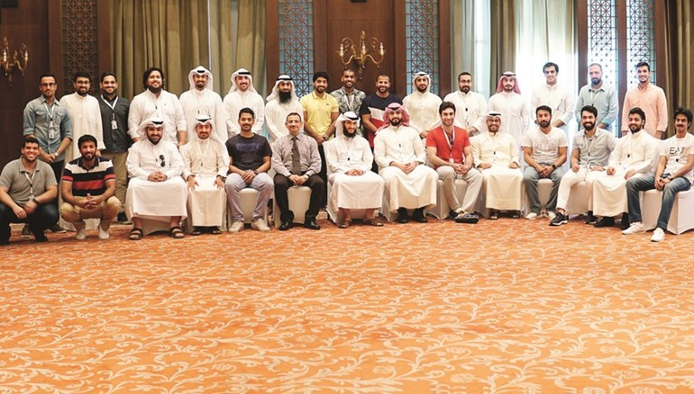  صورة جماعية لعدد من قيادات أكاديمية هندس والمشاركين في الموسم الثاني خلال انطلاق الموسم الثاني﻿
