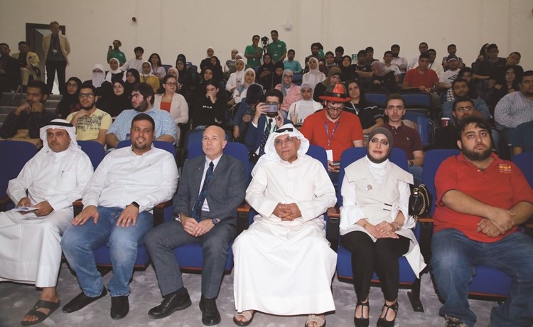 د.عادل الزراعي وم.محمد فؤاد وجمال الصعفاك في مقدمة الحضور	(زين علام)﻿