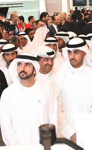 سمو الشيخ حمدان بن محمد بن راشد وبدر الخرافي بجناح «زين» في (GITEX) دبي 