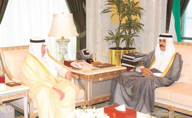 سمو ولي العهد الشيخ نواف الأحمد مستقبلا الشيخ خالد الجراح﻿