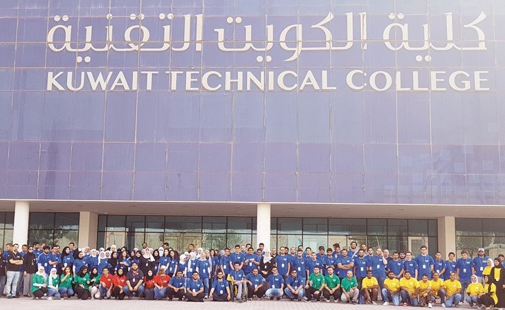 جميع الفرق التي شاركت في المسابقة بالكويت من 9 جامعات 	(احمد علي)﻿