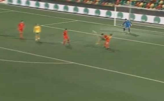 بالفيديو..  لاعب ليتوانيا يسحر الجماهير بهدف "استثنائي"