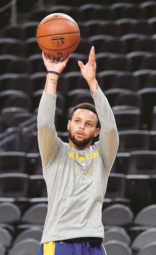 الكبار يسعون  لإزاحة ووريرز عن عرش الـ «NBA»