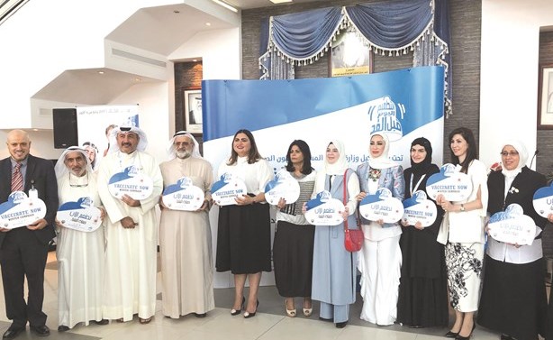 د.ماجدة القطان تتوسط عددا من المسؤولين بالمركز وقطاع الصحة الوقائية ﻿