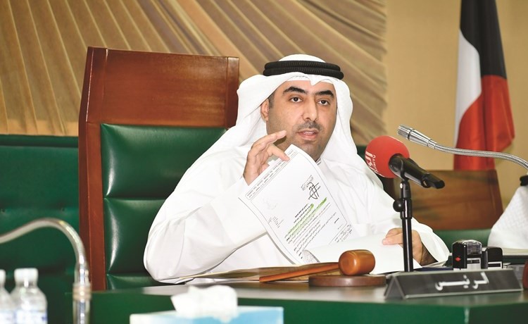 أسامة العتيبي مترئسا جلسة المجلس البلدي﻿
