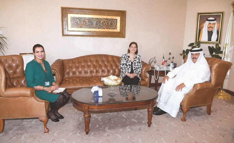 د.علي المضف خلال استقباله القائم بالأعمال بالوكالة في السفارة اللبنانية نسرين بوكرم بحضور فاطمة العازمي﻿