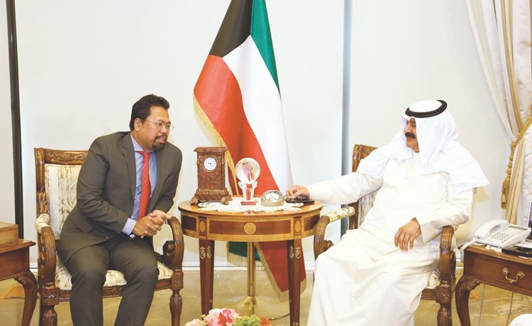 نائب وزير الخارجية مستقبلا السفير داتو محمد علي سلامات	﻿