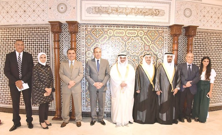 عادل الصرعاوي والمشاركون في الاجتماع﻿