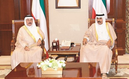 سمو ولي العهد الشيخ نواف الأحمد خلال لقائه سلطان بن حثلين ﻿