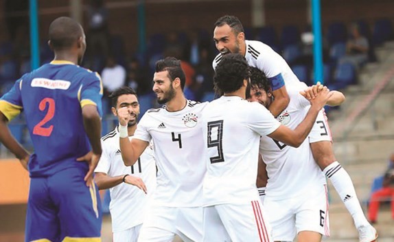 فرحة لاعبي مصر بهدف أحمد حجازي الأول على إي سواتيني ﻿