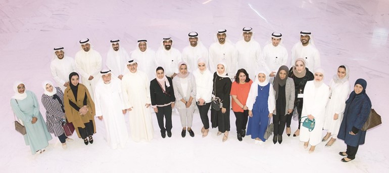 صورة جماعية للجنة طلبة الدراسات العليا في الاتحاد الوطني لطلبة الكويت﻿