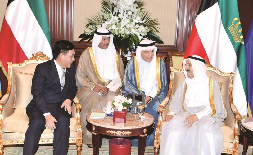 صاحب السمو الأمير الشيخ صباح الأحمد مستقبلا سفير ميانمار لدى الكويت يو ايي كاينج ﻿