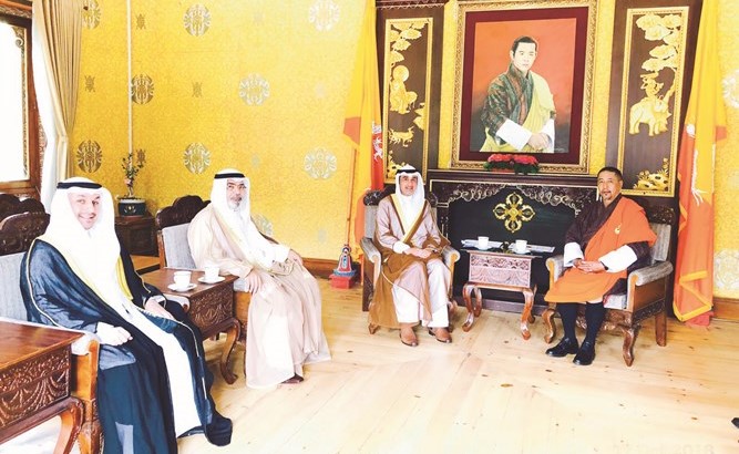 المستشار فاضل الحسن وتشرينغ وانتشوك وبدر الفقعان وفواز الخليفة﻿