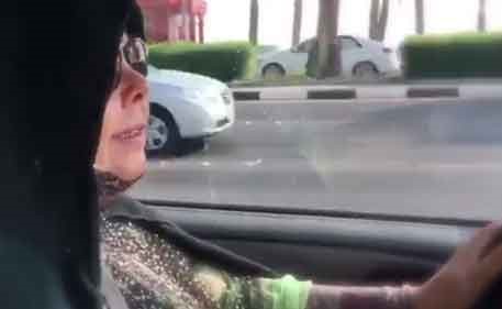 بالفيديو.. شاهد قصة هذه السبعينية السعودية للحصول على رخصة قيادة