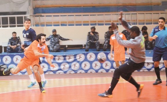 محمد الكهيلي متصديا لإحدى التصويبات﻿
