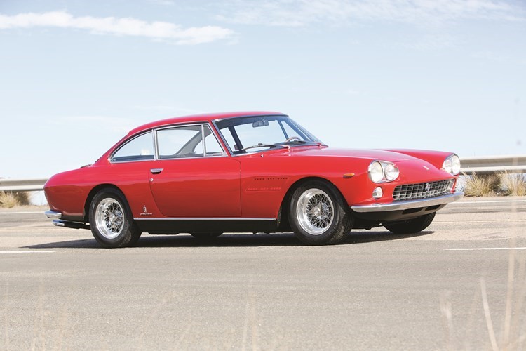 فيراري 330 جي تي 2+2 عام 1964﻿