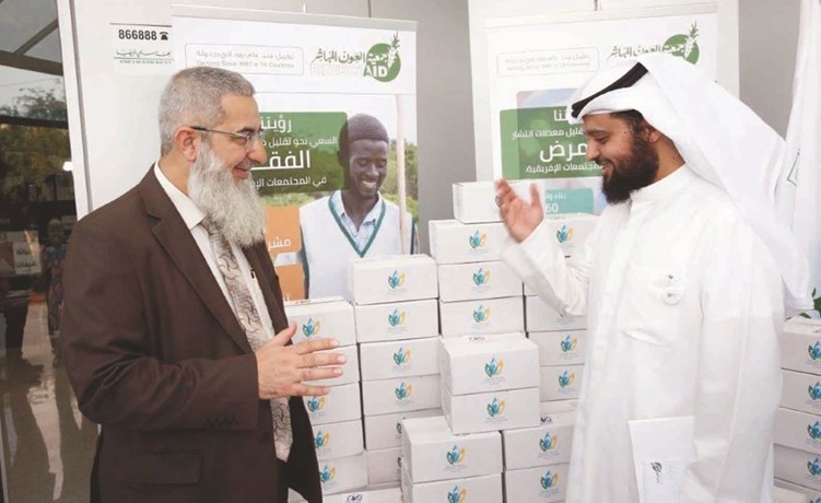 «نفط الكويت» تسلم 5 أطنان من التمور إلى «العون المباشر»