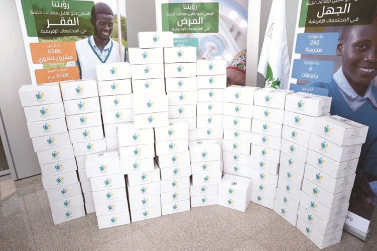 «نفط الكويت» تسلم 5 أطنان من التمور إلى «العون المباشر»