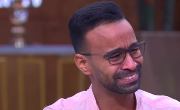 بالفيديو.. ممثل مصري يبكي بعد الحديث عن معاناته قبل دخول مجال التمثيل