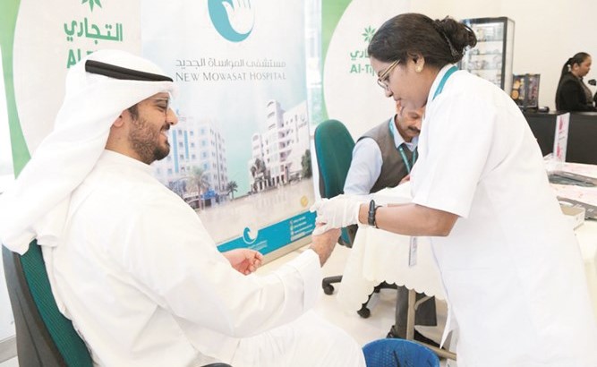 إجراء الفحوصات لفريق عمل التجاري﻿