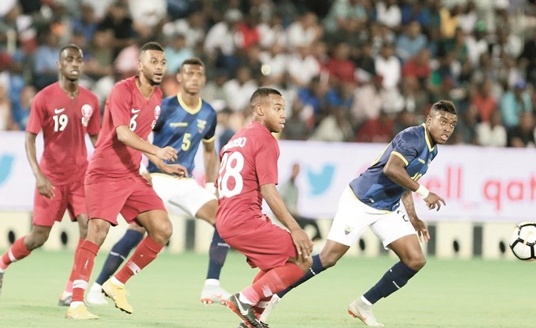 جانب من اللقاء الودي بين قطر والإكوادور﻿
