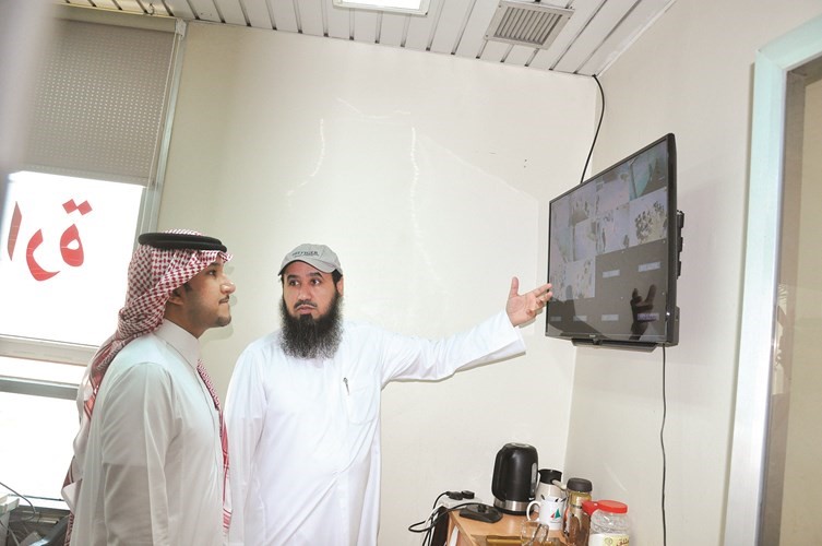 العتل متحدثا عن آلية التحكم والمراقبة بمركز اختبارات المهندسين غير الكويتيين﻿