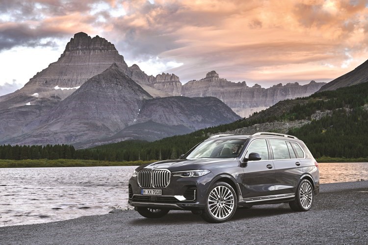 BMW X7 الجديدة كلياً.. بُعد جديد في مجال الترف