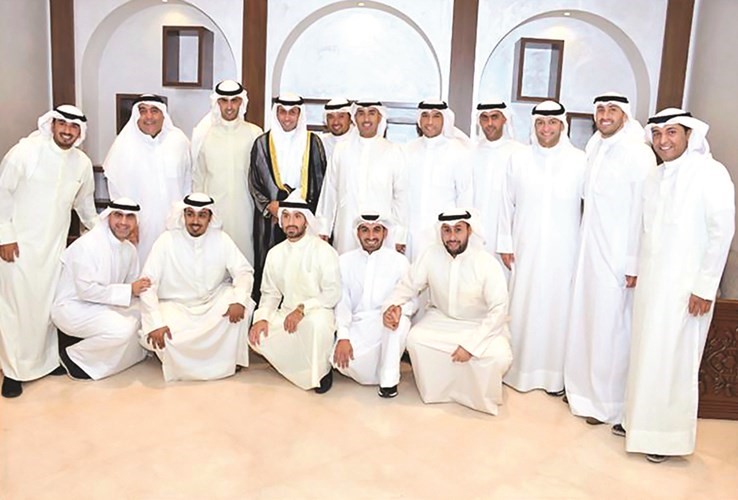 لقطة تذكارية مع المعرس بالمناسبة السعيدة﻿