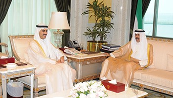 ولي العهد يستقبل سفير الكويت لدى السعودية