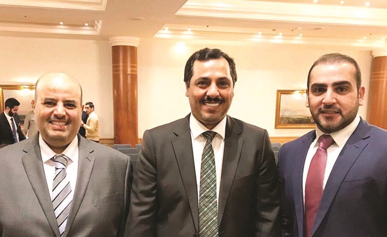 د.عبدالكريم الكندري وفيصل الزمانان ود.مبارك الحجرف خلال المؤتمر﻿