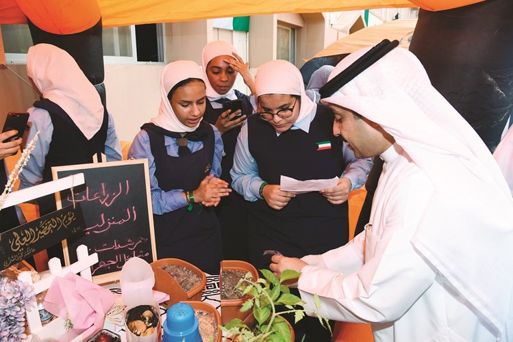 الحويلة وحوار مع عدد من الطالبات﻿