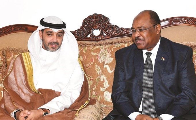 الشيخ محمد العبدالله ينقل تعازي صاحب السمو في وفاة الرئيس السوداني السابق﻿
