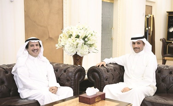 الرئيس الغانم مع سفيرنا لدى البحرين الشيخ عزام الصباح﻿