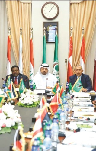  الشيخ يوسف العبدالله مترئسا الاجتماع ﻿