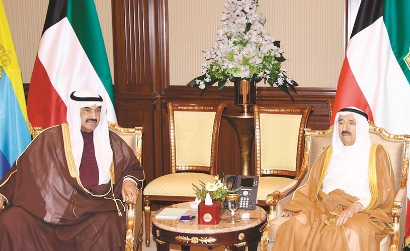 صاحب السمو الأمير الشيخ صباح الأحمد مستقبلا سمو الشيخ ناصر المحمد ﻿