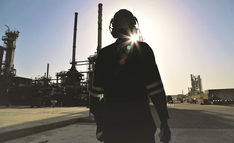 «الأعلى للبترول» يعيد دراسة مكافآت العاملين في «النفط»