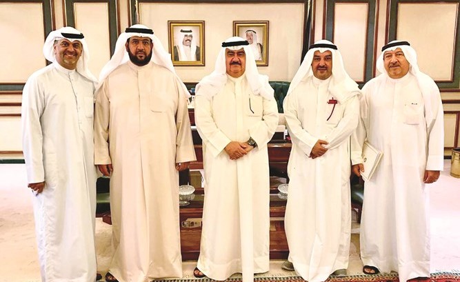 الفريق ثابت المهنا متوسطا ممثلي اللجنة التطوعية لمنطقة شمال غرب الصليبخات﻿